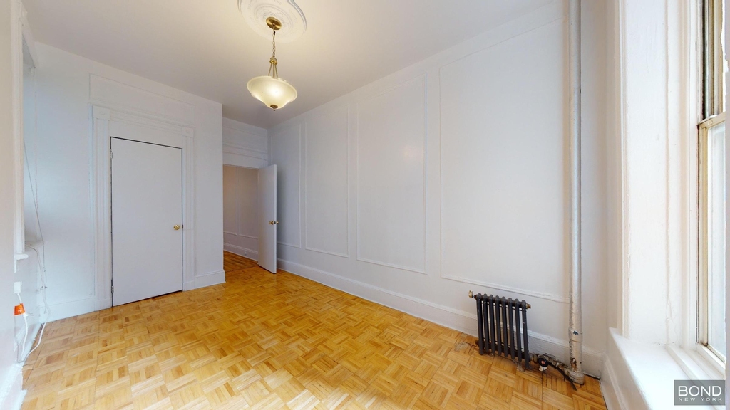 West 15th Street - Photo 5
