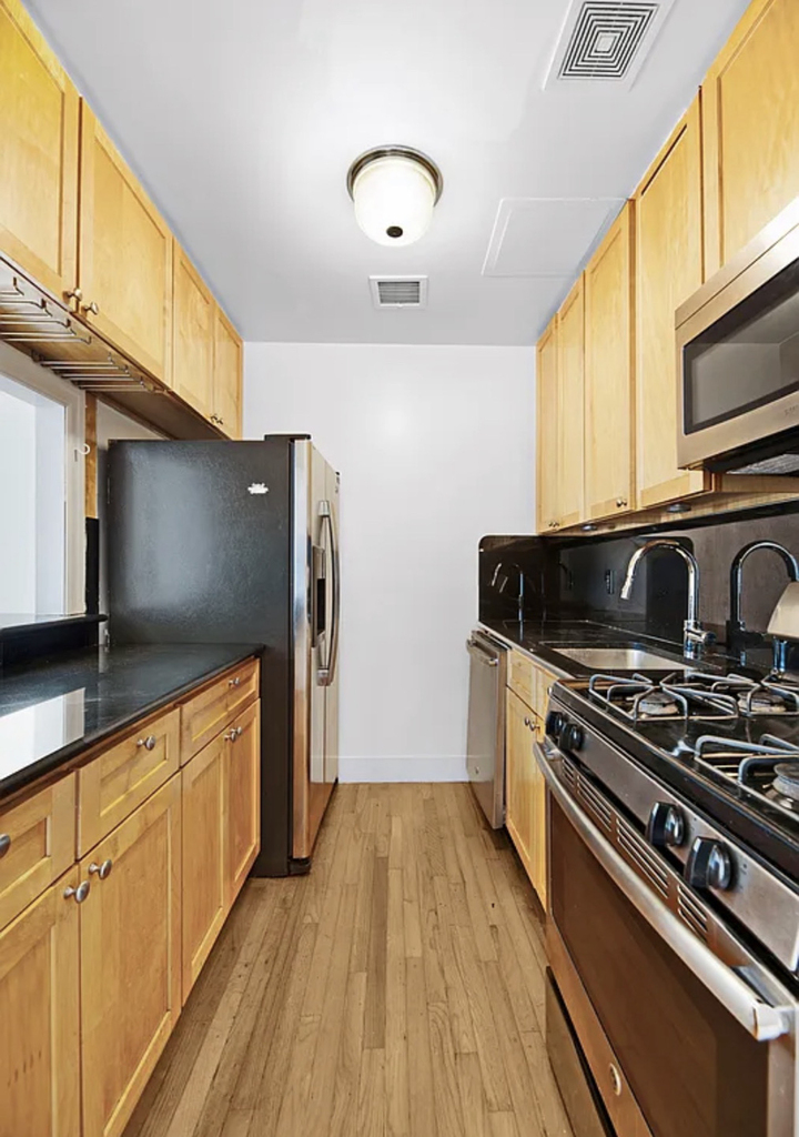 143 East 57th Street - Photo 1