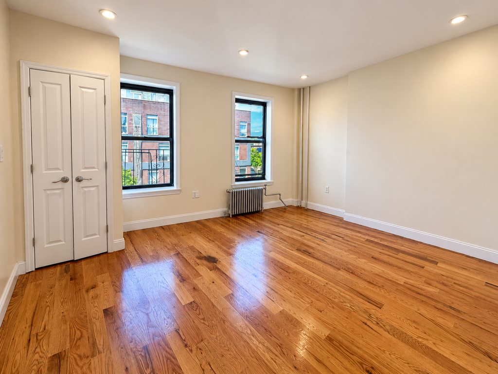 32 Rogers Avenue - Photo 0