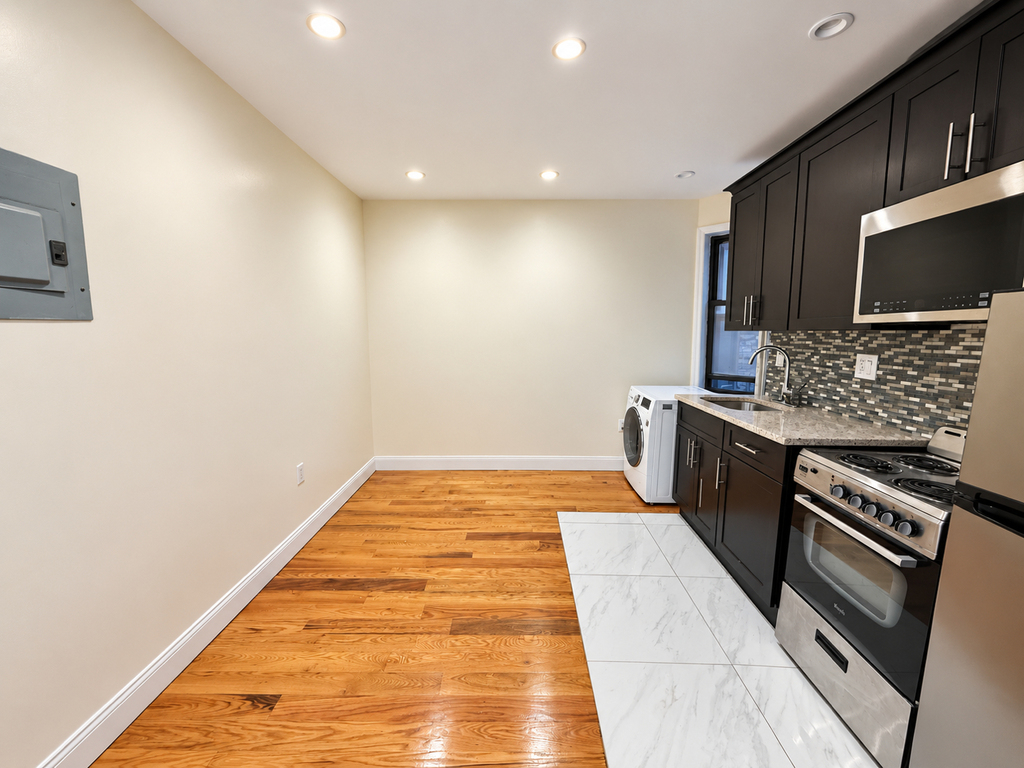 32 Rogers Avenue - Photo 2