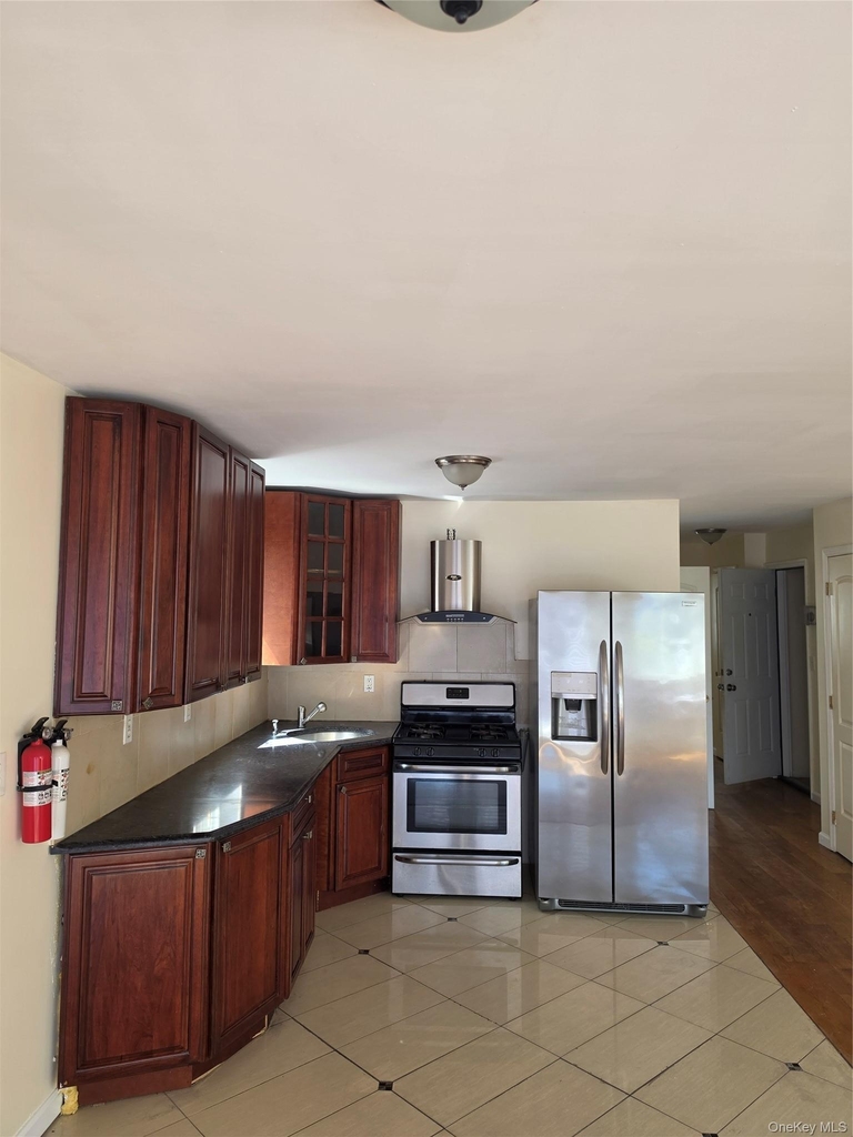 19525 Woodhull Avenue - Photo 3