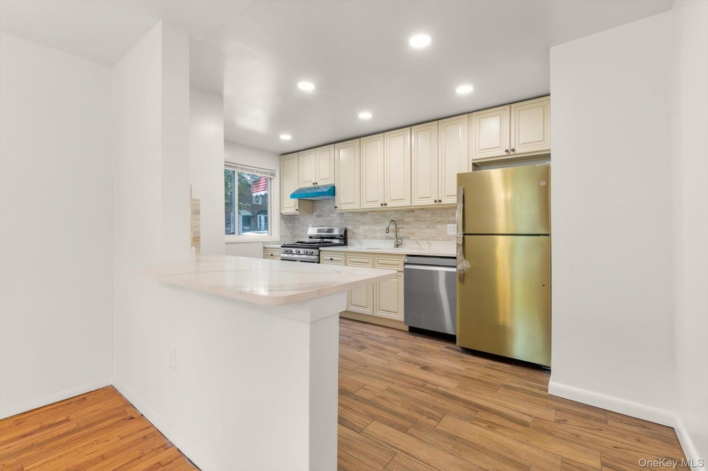 4401 Skillman Avenue - Photo 9