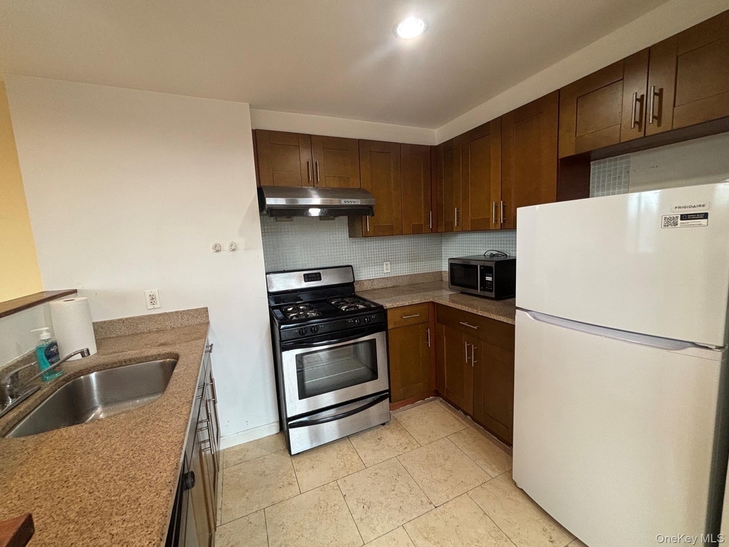 38-30 Parsons Blvd - Photo 19