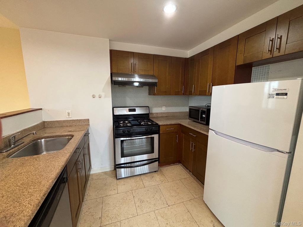 38-30 Parsons Blvd - Photo 8