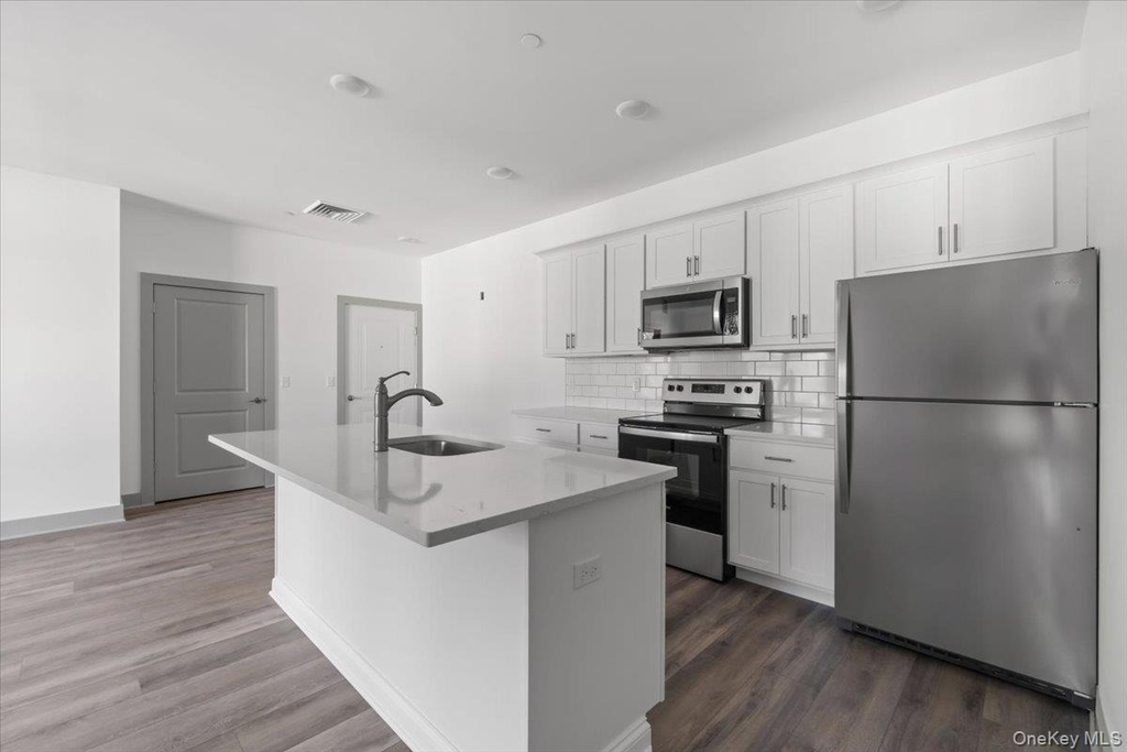 75 Forester Avenue - Photo 4