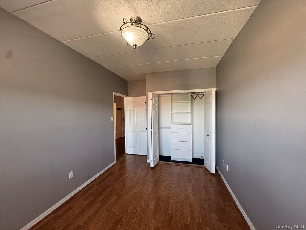 65-17 242nd Street - Photo 4