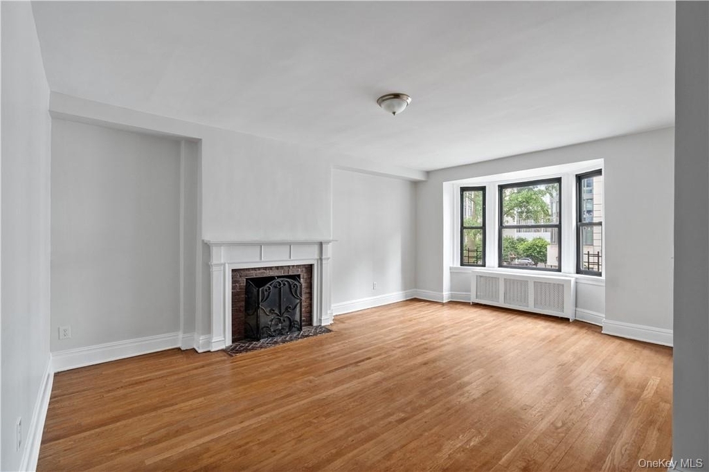 250 Martine Avenue - Photo 2