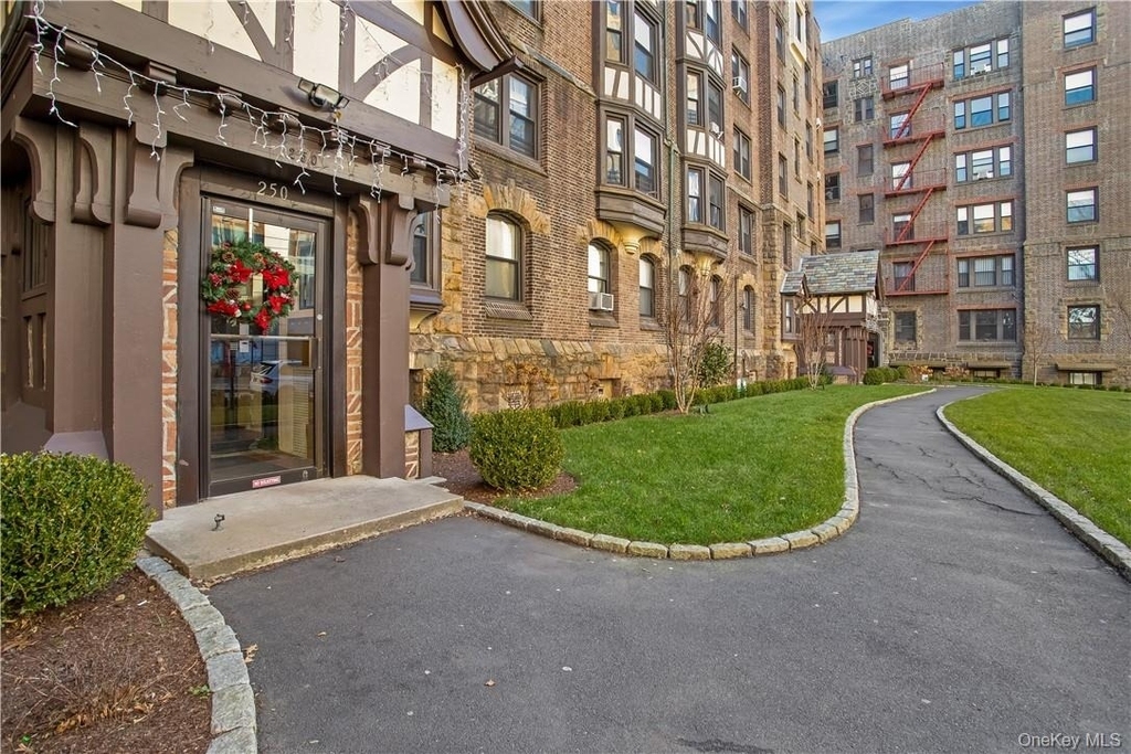 250 Martine Avenue - Photo 1