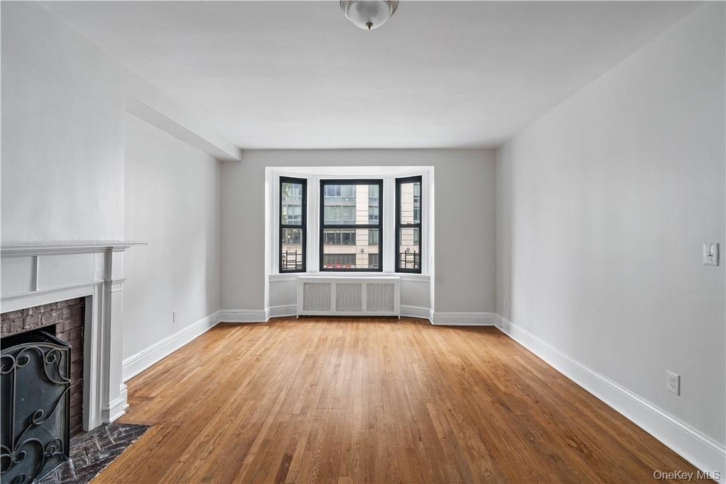 250 Martine Avenue - Photo 3