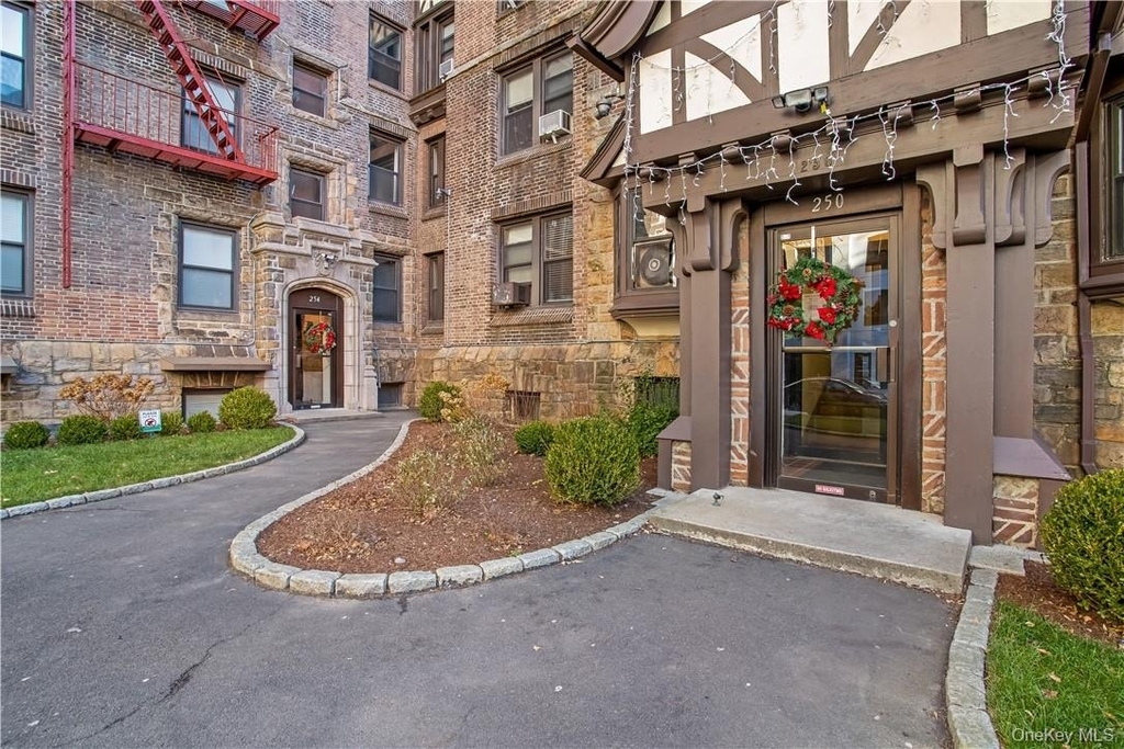 250 Martine Avenue - Photo 17