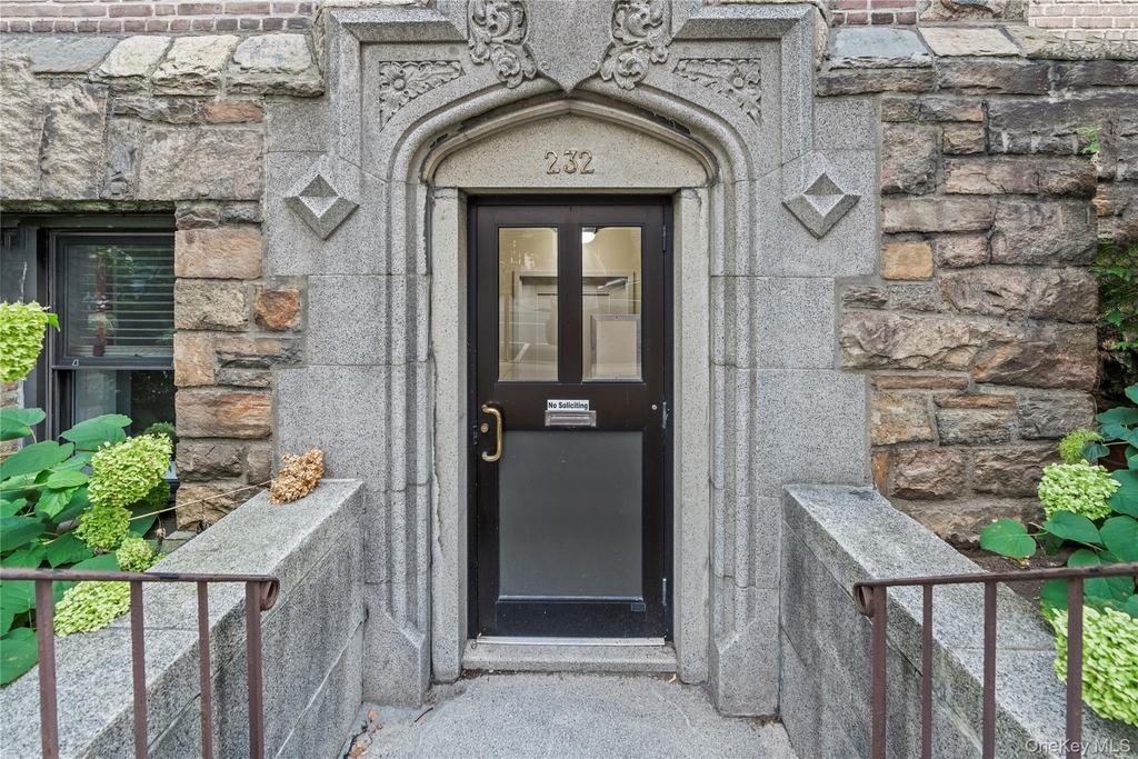 232 Martine Avenue - Photo 0