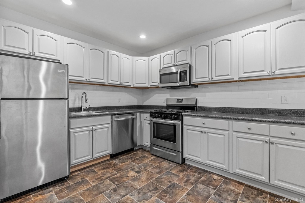 232 Martine Avenue - Photo 6