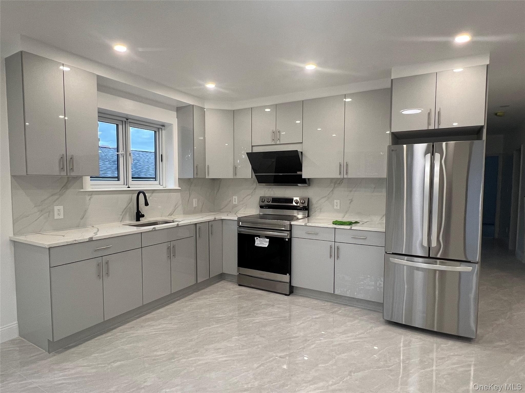 160-31 73rd Avenue - Photo 2