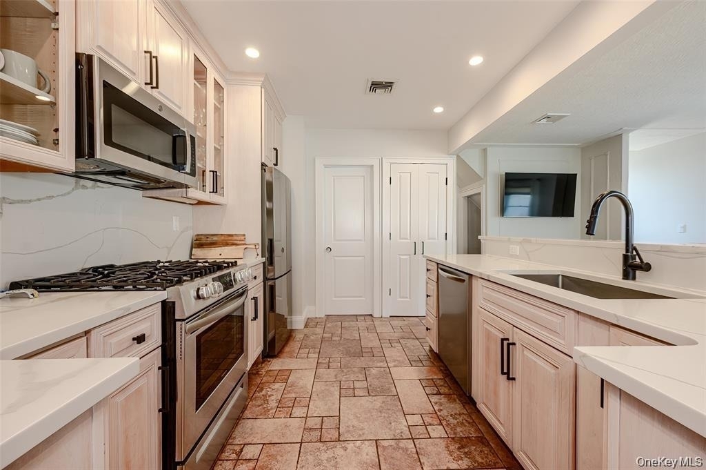 30 Buffalo Avenue - Photo 7