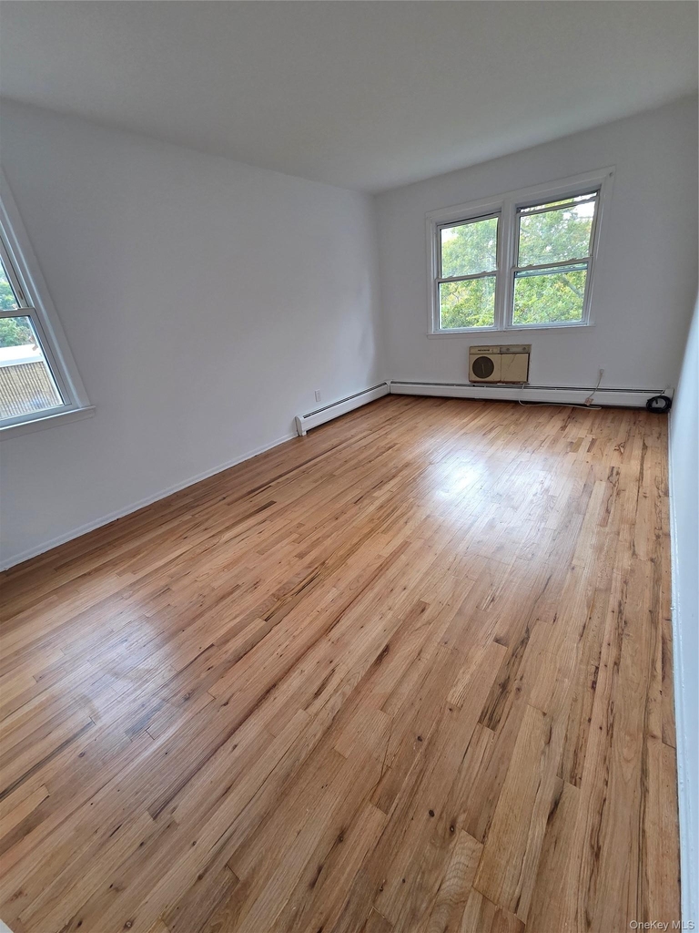 18-28 Bell Boulevard - Photo 4