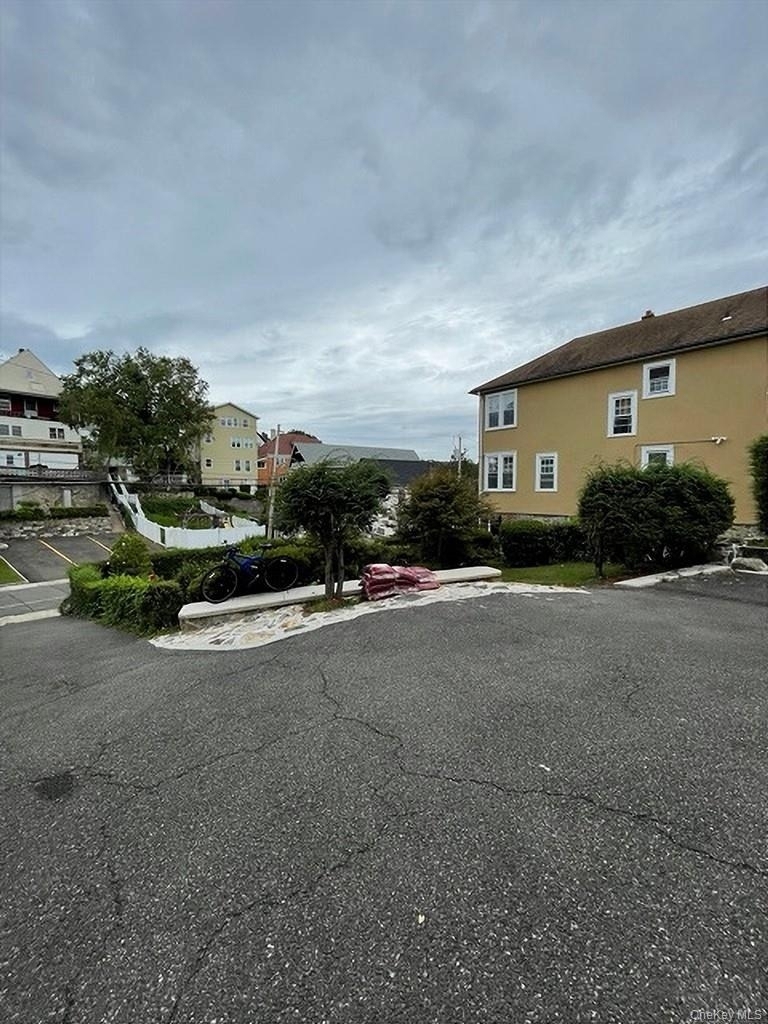 135 Wallace Street - Photo 2