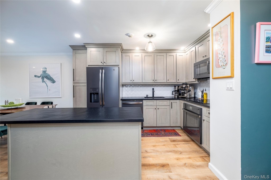 360 Shore Road - Photo 4