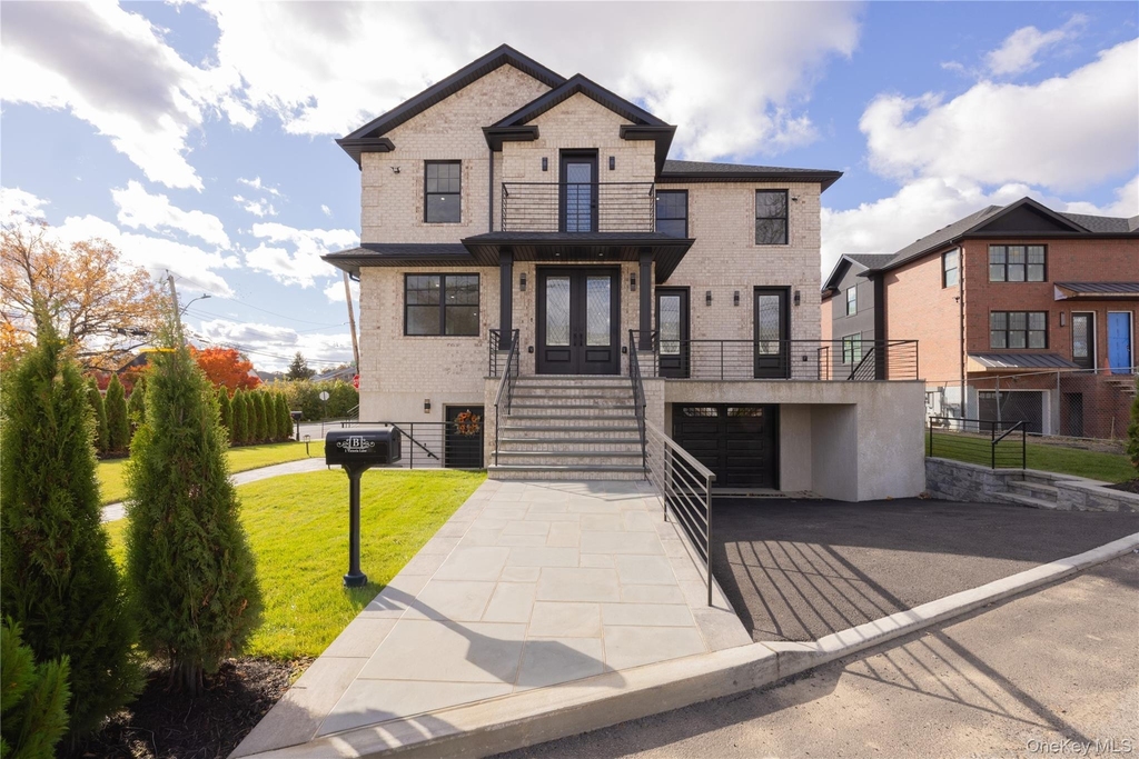 1 Victoria Lane - Photo 0