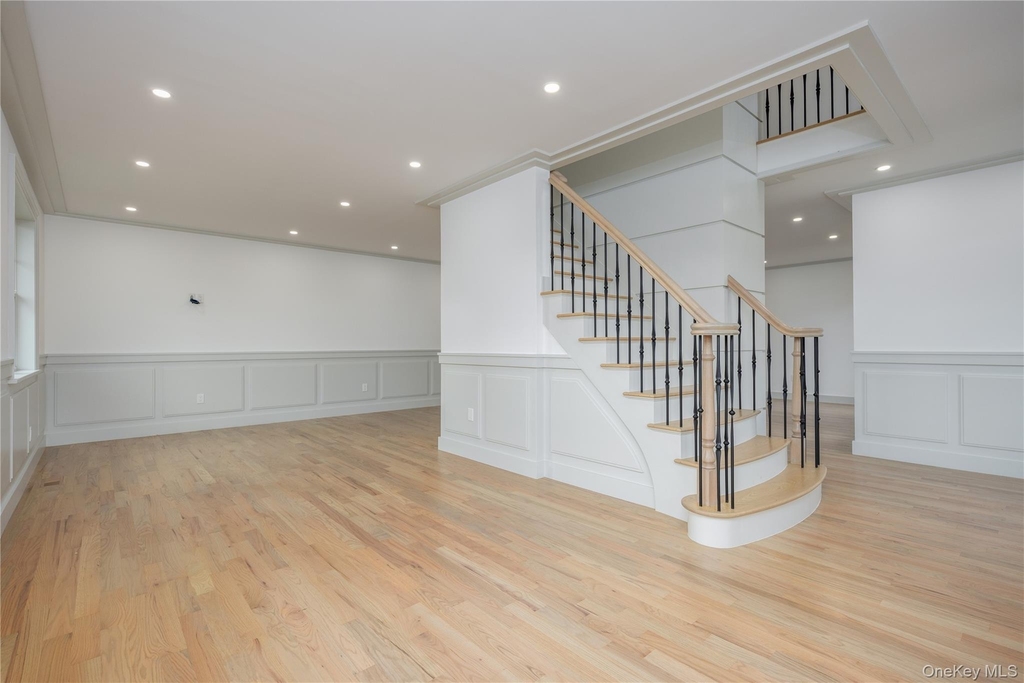 1 Victoria Lane - Photo 3
