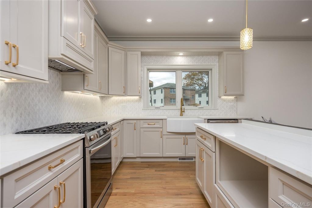 1 Victoria Lane - Photo 8