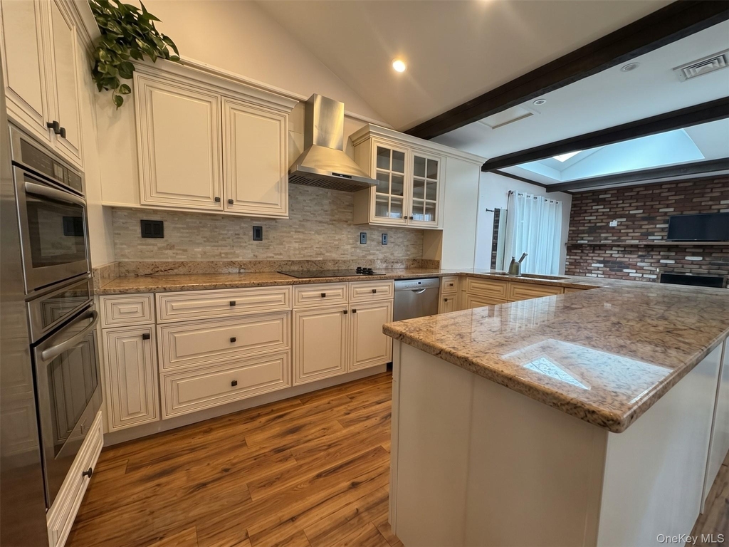 4 Evelyn Road - Photo 2