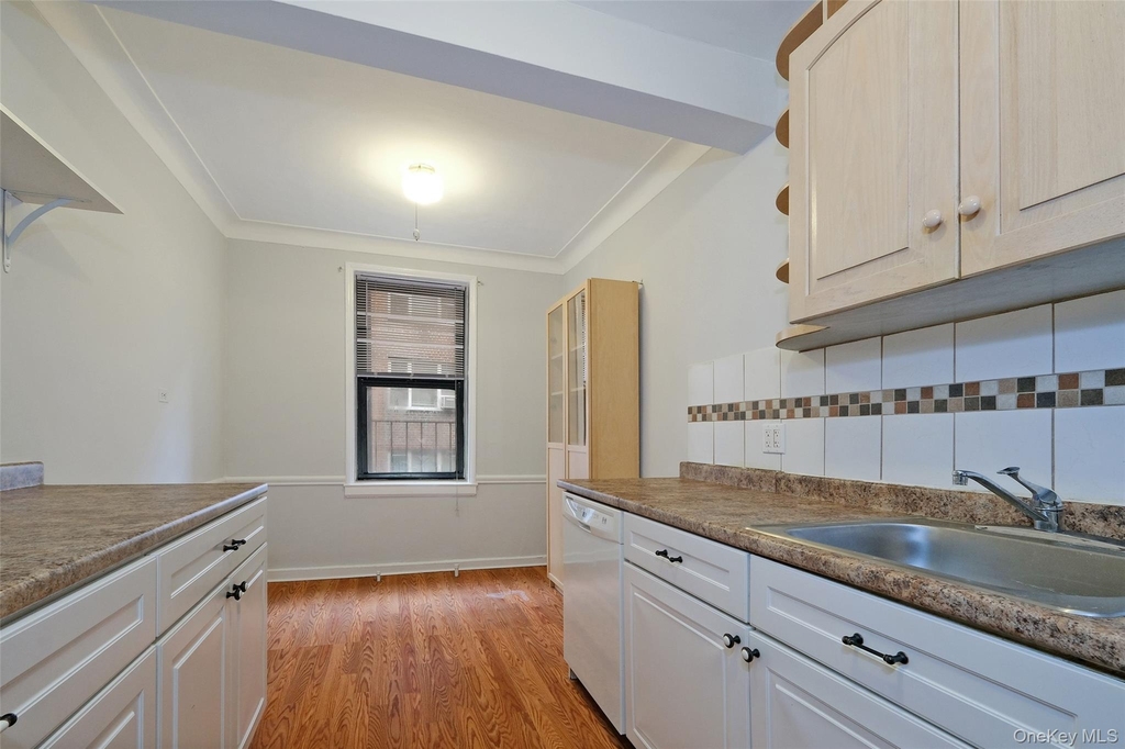 1 Broad Parkway - Photo 10