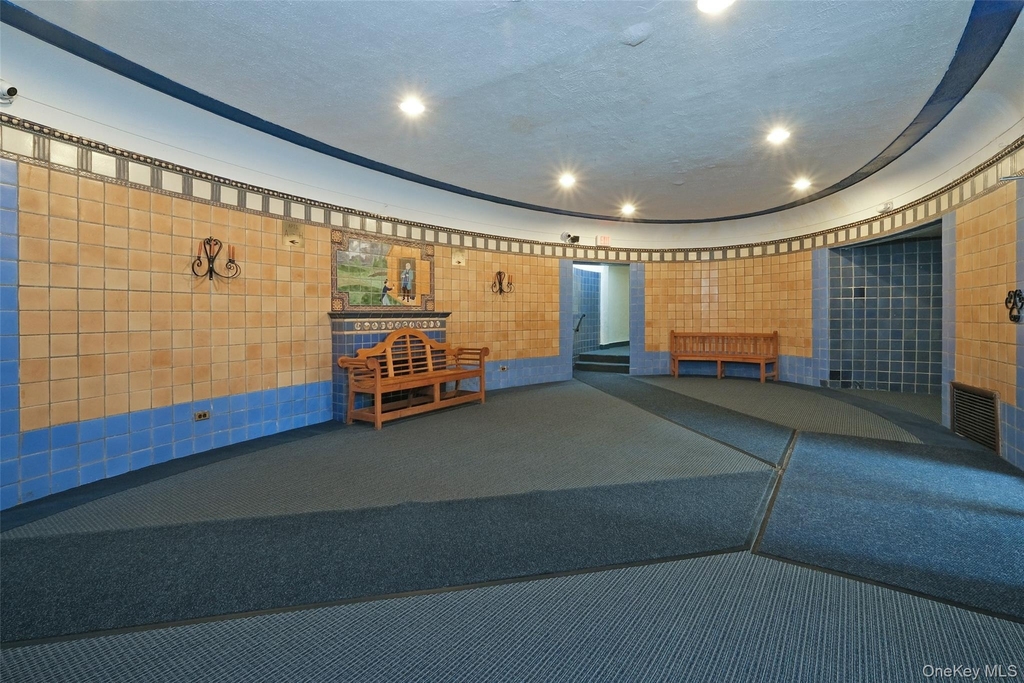 1 Broad Parkway - Photo 4