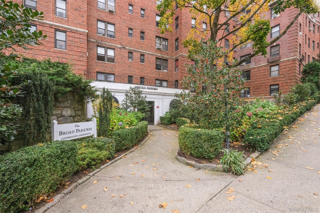 1 Broad Parkway - Photo 1