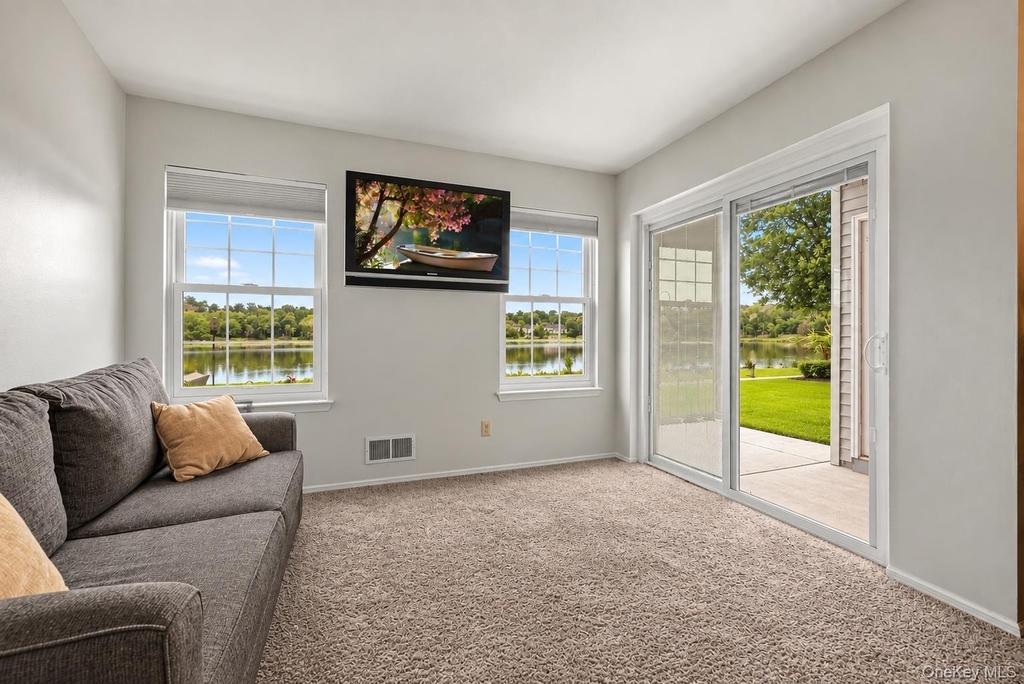 69 Kensington Way - Photo 2