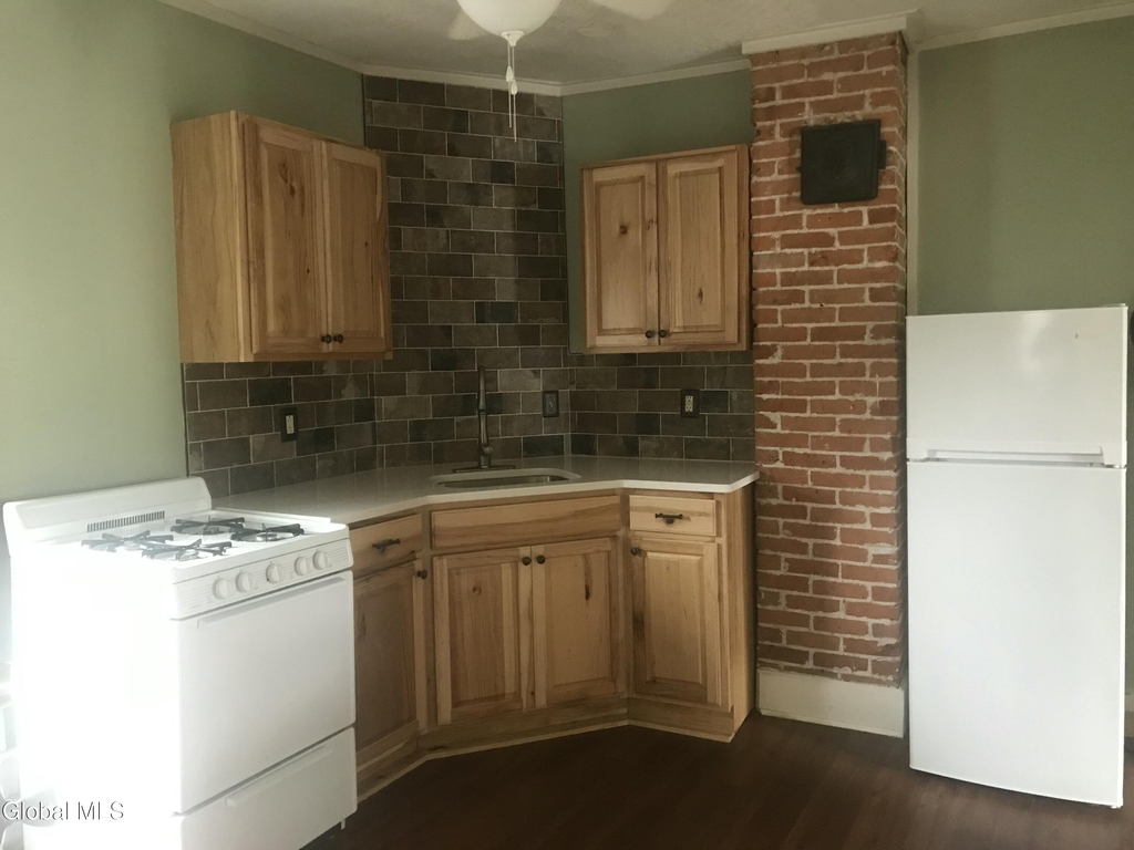 441 Glen Street - Photo 3