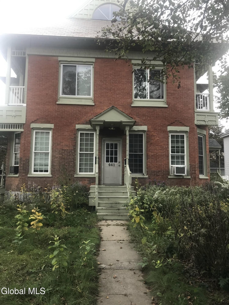 441 Glen Street - Photo 0