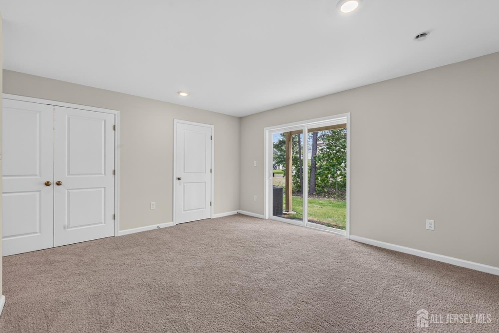 139 Essex Drive - Photo 18