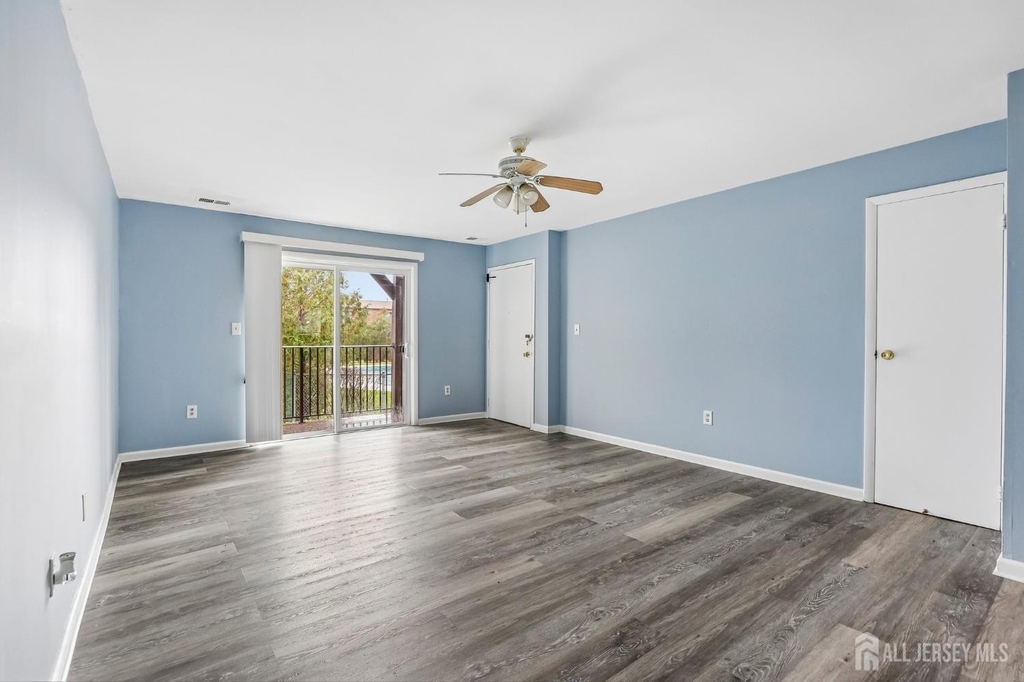 1203 N Oaks Boulevard - Photo 3