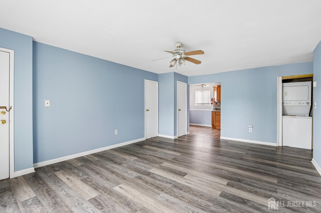 1203 N Oaks Boulevard - Photo 4