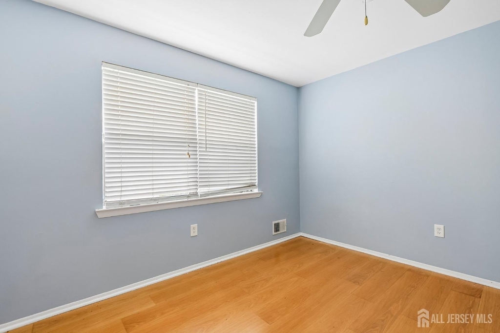 1203 N Oaks Boulevard - Photo 12
