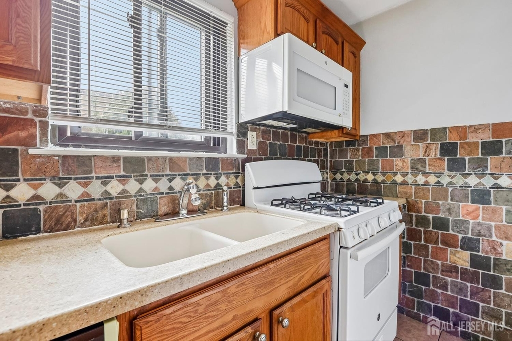 1203 N Oaks Boulevard - Photo 9