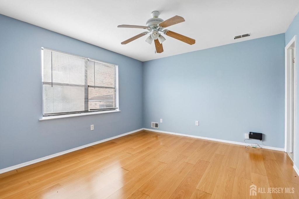 1203 N Oaks Boulevard - Photo 13