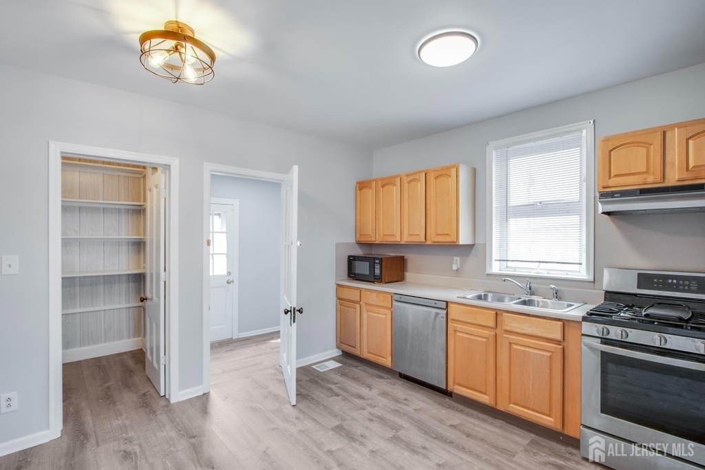 81 Woodbridge Avenue - Photo 10
