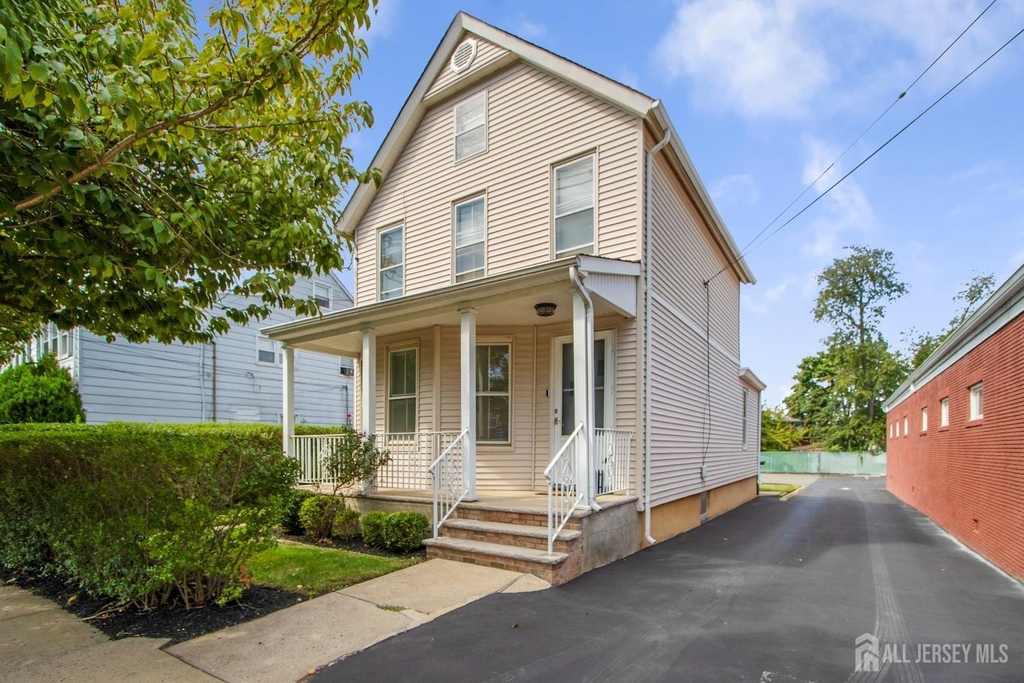 81 Woodbridge Avenue - Photo 1