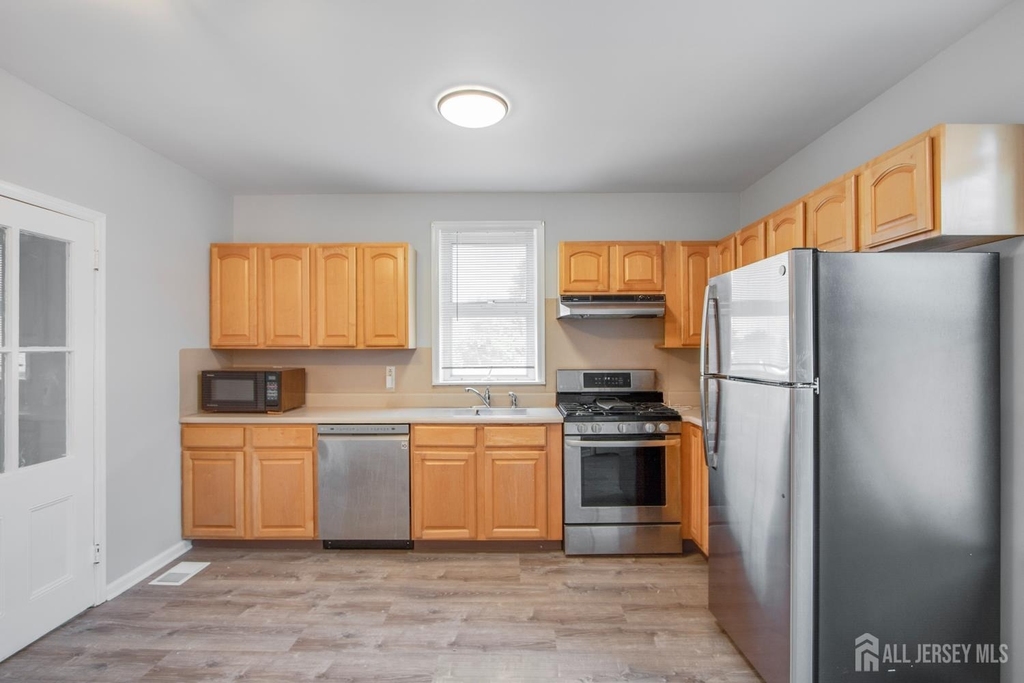 81 Woodbridge Avenue - Photo 8