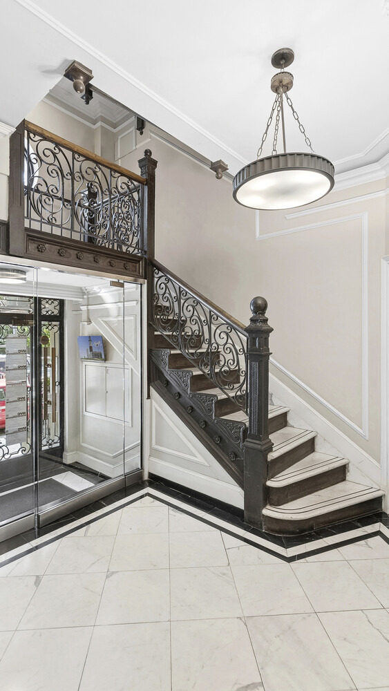 480 Central Park W - Photo 11