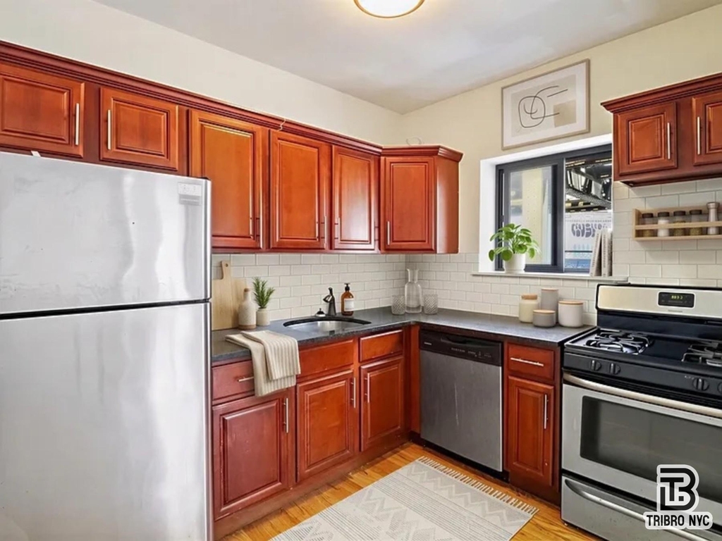 1289 Myrtle Avenue - Photo 3