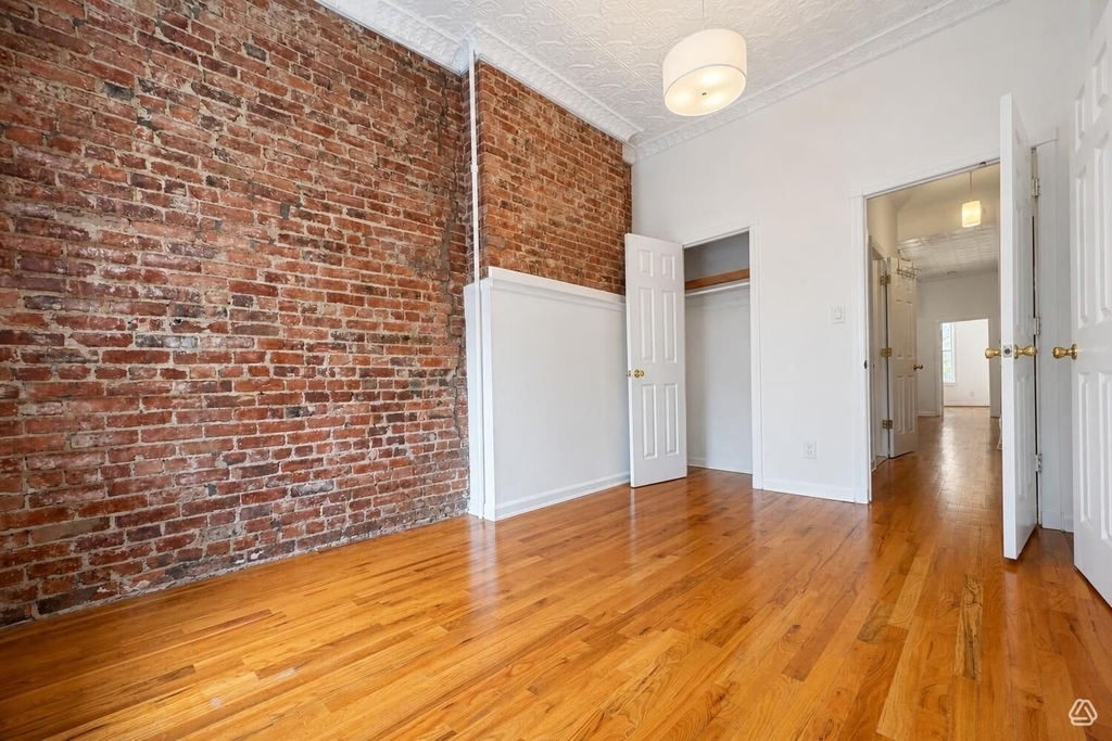 179 Irving Avenue - Photo 3