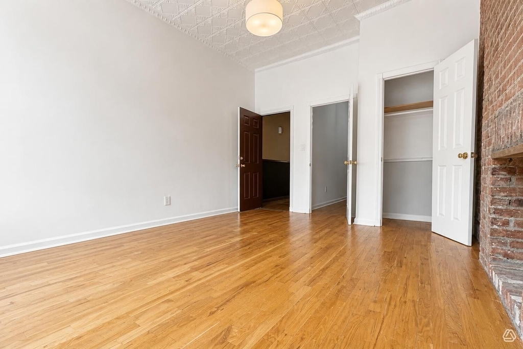 179 Irving Avenue - Photo 1