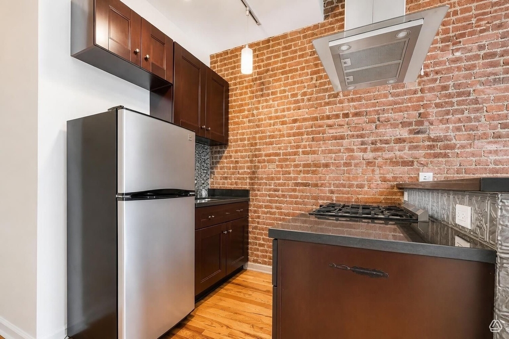179 Irving Avenue - Photo 4