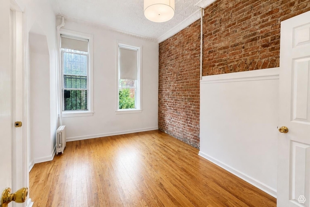 179 Irving Avenue - Photo 2