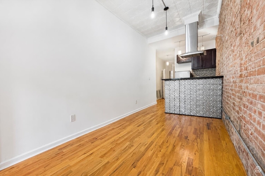 179 Irving Avenue - Photo 5