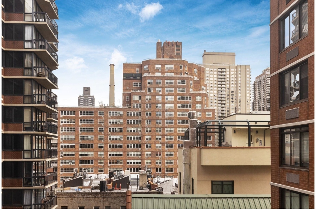 343 E 74th Street - Photo 4