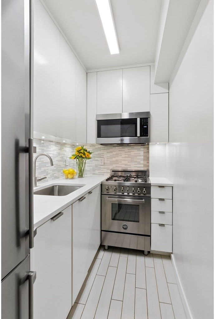 408 W 57th Street - Photo 2