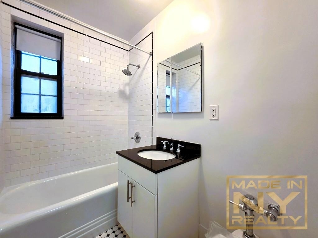 51-01 39th Avenue - Photo 6